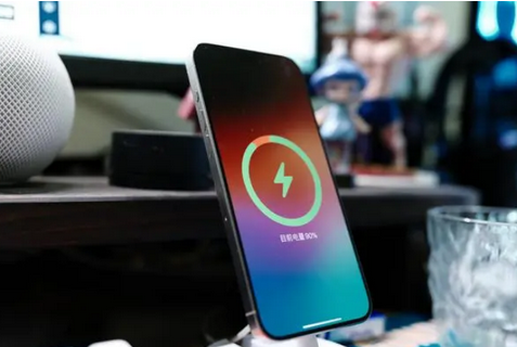 曾都苹果15换屏服务分享用什么充电器给iPhone15充电更好 